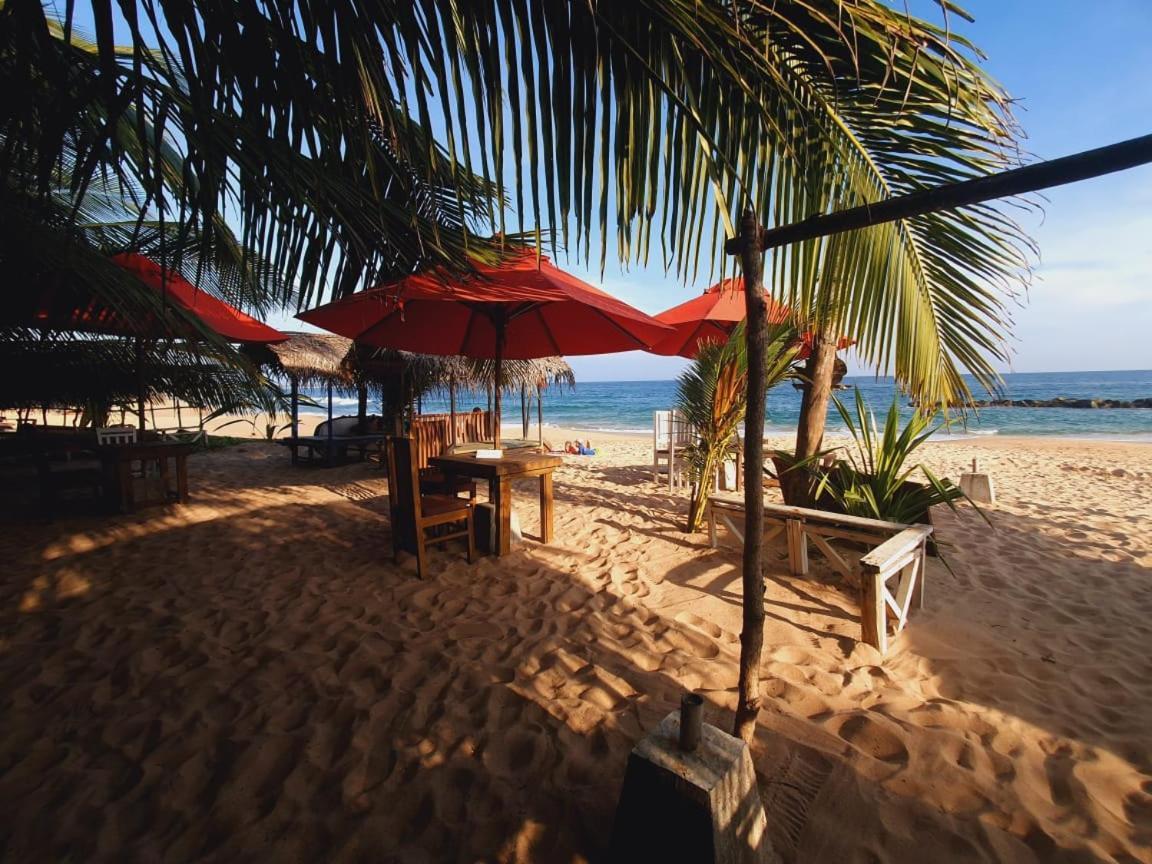Blue Horizon Beach Hotel Tangalle Exterior photo