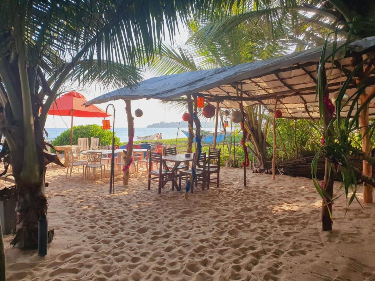 Blue Horizon Beach Hotel Tangalle Exterior photo