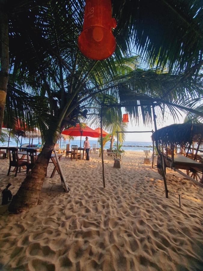Blue Horizon Beach Hotel Tangalle Exterior photo